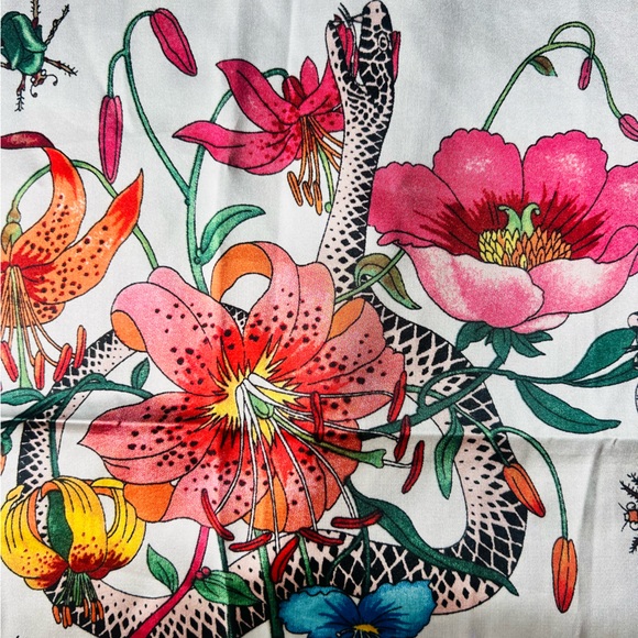 Gucci Flora Snake Print Silk Twill Scarf - Picture 2 of 12